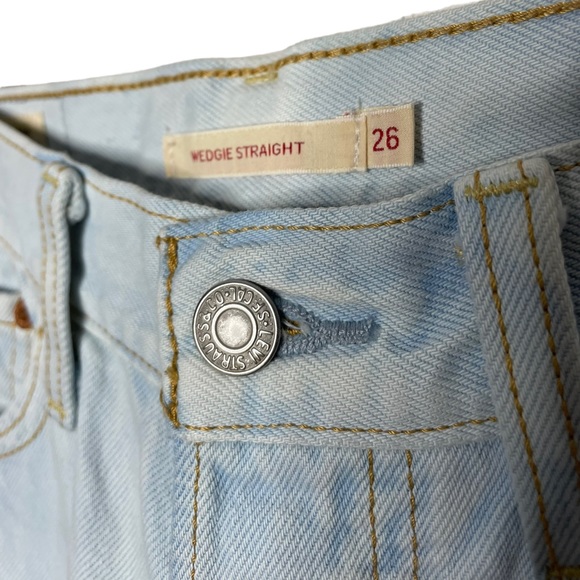 Levi’s | Wedgie Straight Jeans in Jive Indigo Light Wash 26 - Picture 5 of 10